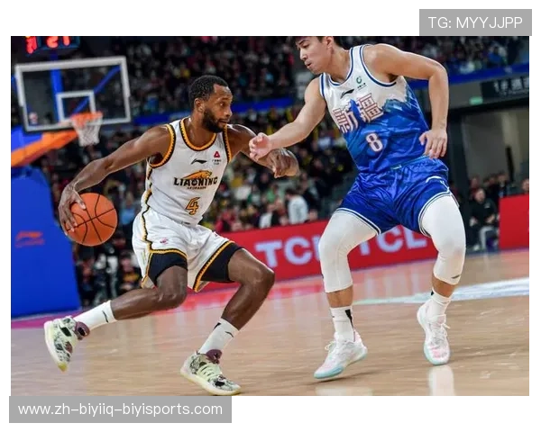 新疆足球教练获CBA评价：跨界视角的专业点评